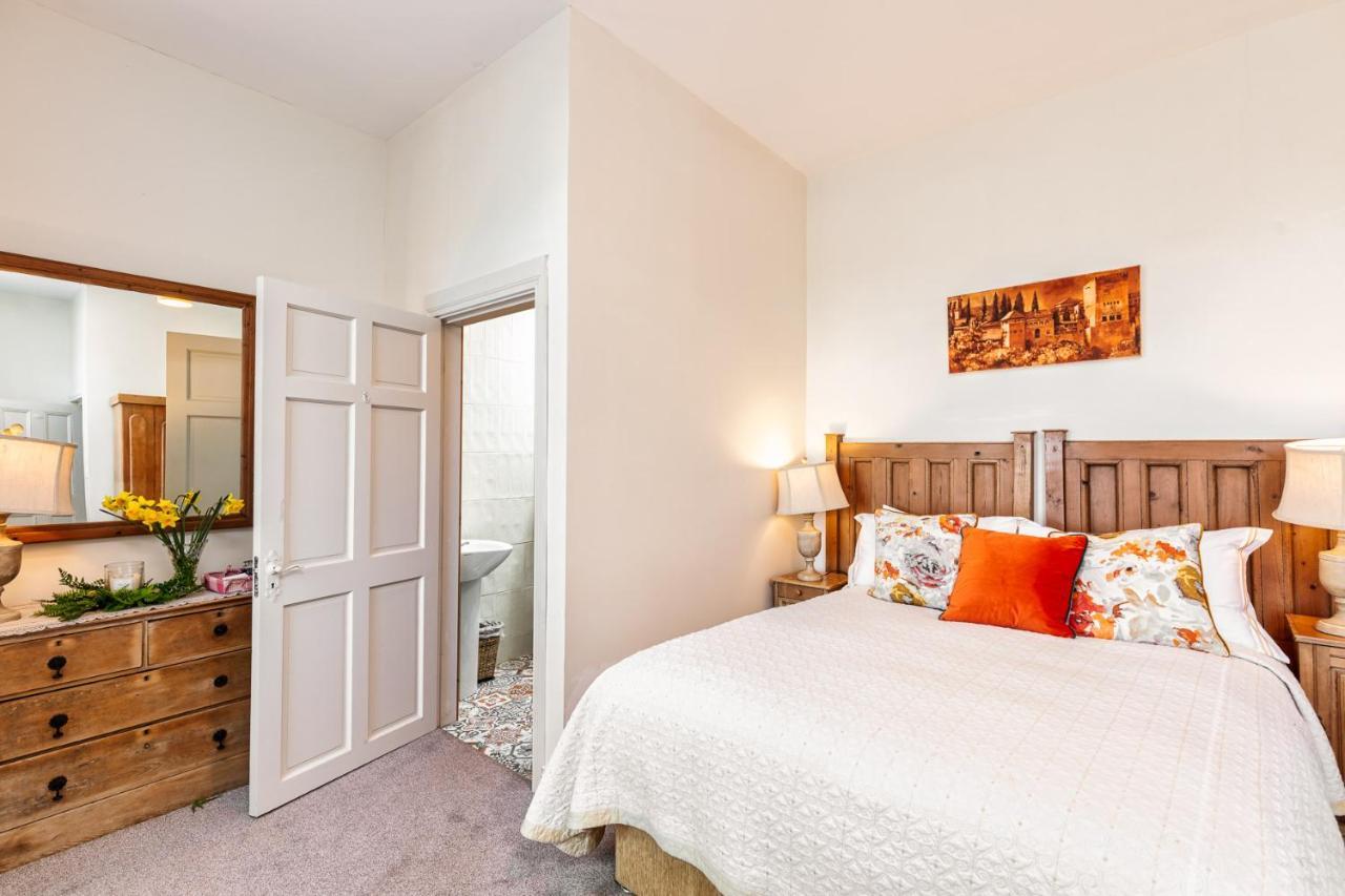 Granville House Apartments And Garden Suites Ballyferriter Bagian luar foto