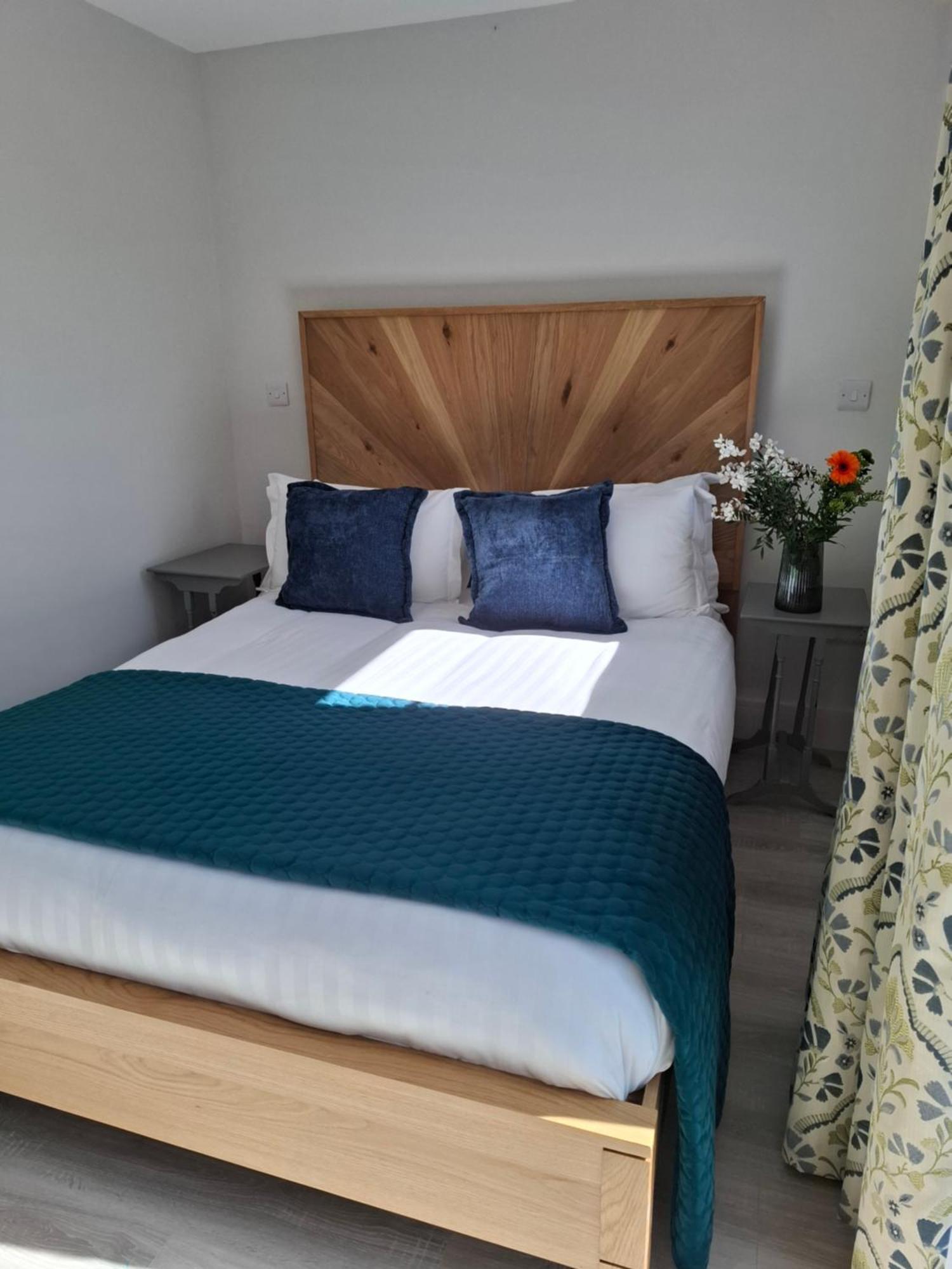 Granville House Apartments And Garden Suites Ballyferriter Bagian luar foto